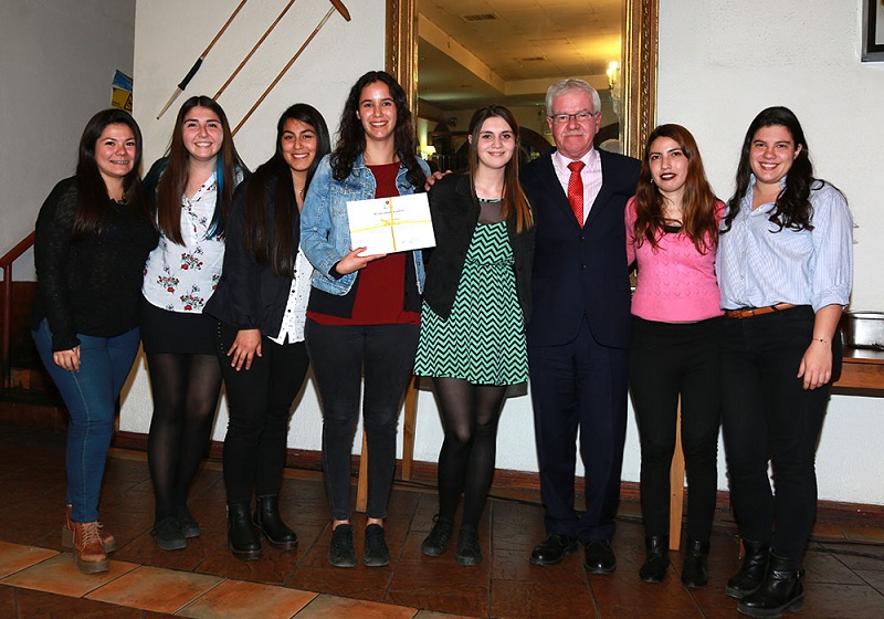 Estudiantes// 104 estudiantes recibieron un reconocimiento por su participación en Los Trabajos Voluntarios en Los Vilos
