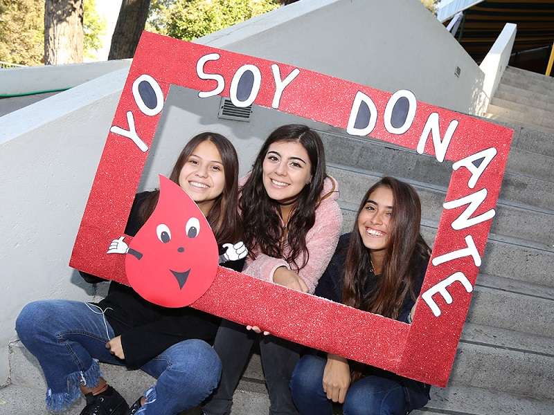 Salud//Decenas de voluntarios donaron sangre en campaña altruista de la U. Mayor