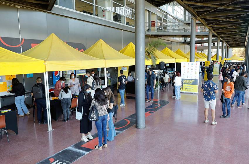 Admisión 2022: U. Mayor completó el 100% de las vacantes disponibles para las sedes de Santiago y Temuco