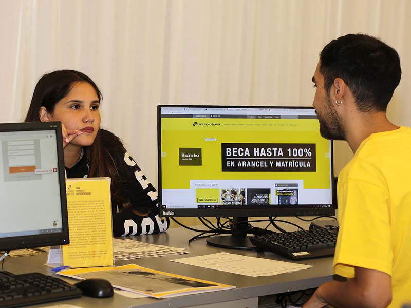 Admisión// U. Mayor recibió a cientos de jóvenes en la primera jornada de su Feria de Postulaciones 2020
