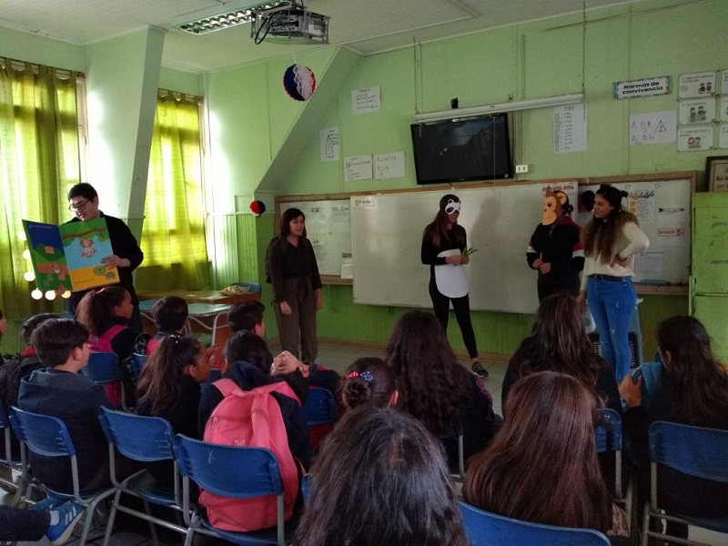 Inglés// “Storytelling Day”: Conoce detalles de la jornada que realizó Pedagogía en Inglés junto a estudiantes de San José de Maipo