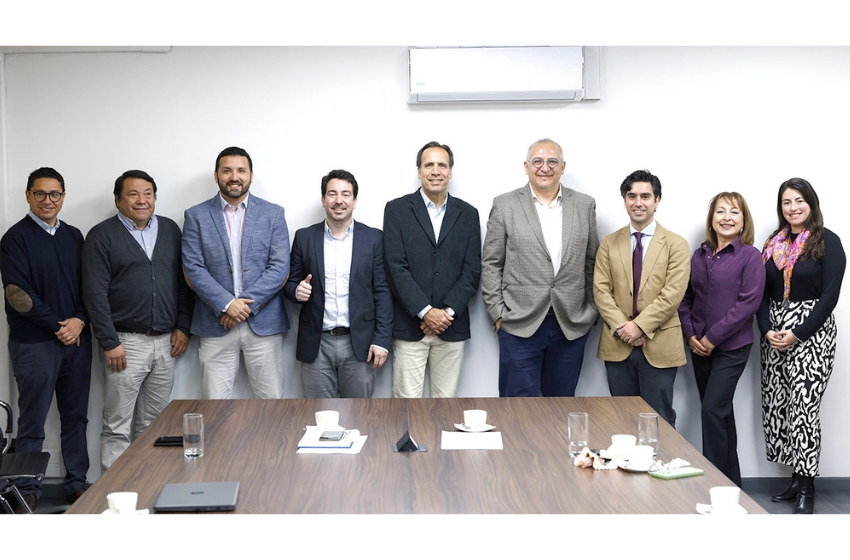 Rector Patricio Manque junto a líder de la Oficina de Transformación, Alfredo Villavicencio, sostienen primeras reuniones con grupos de trabajo del proyecto SÚMate