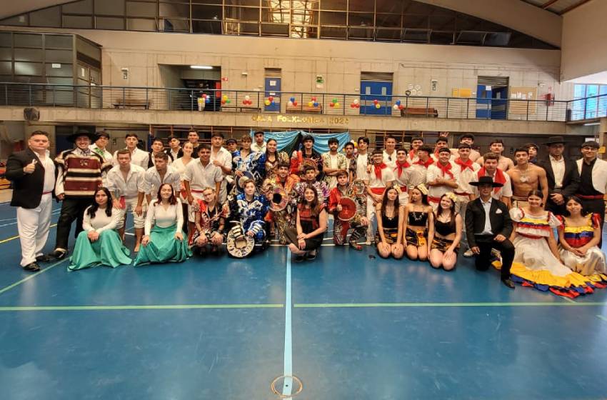 Estudiantes de Ed. Física culminaron el año con actividades artísticas y de vinculación