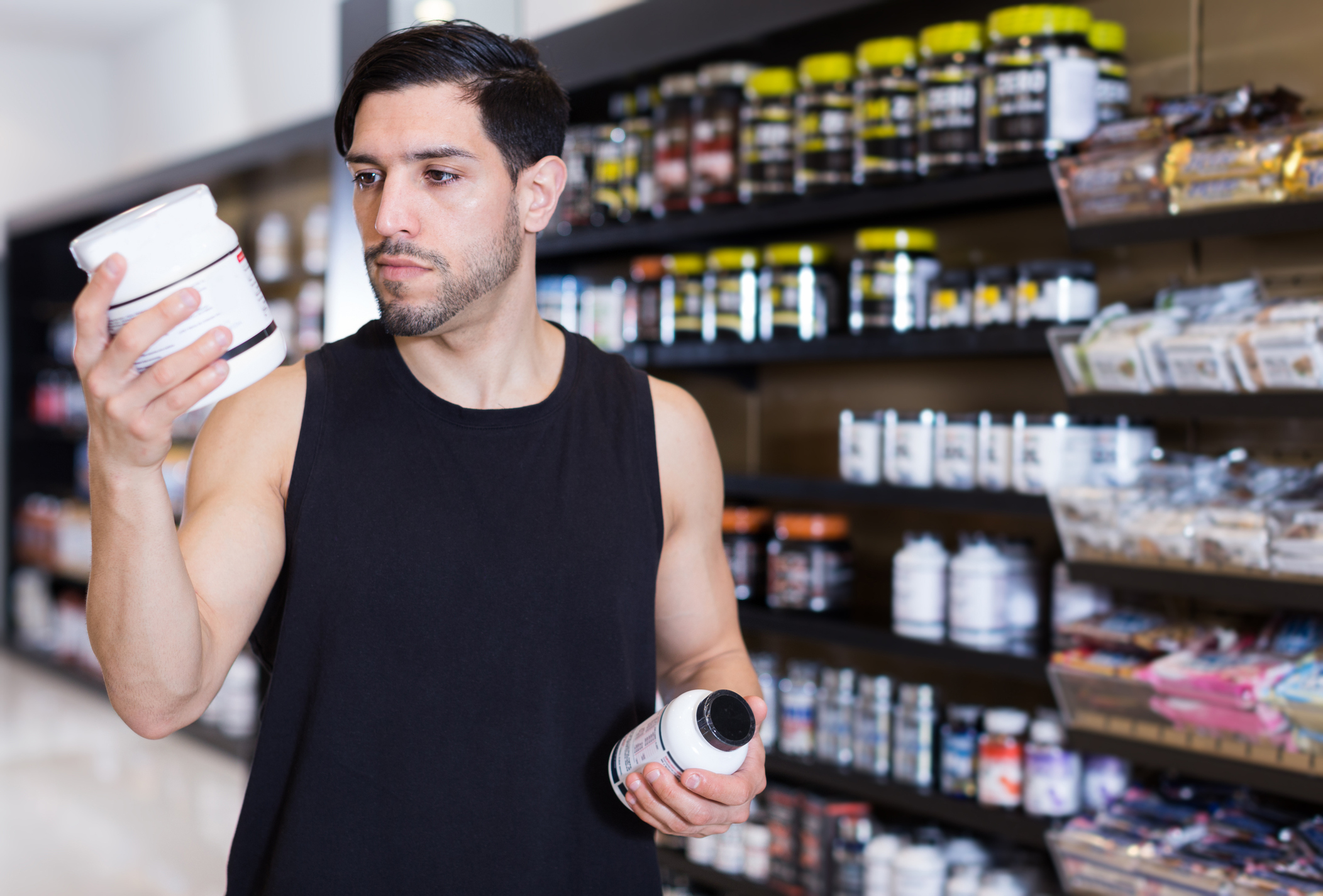 Postgrado// Investigación U. Mayor indagó en las propiedades y posible efectos nocivos de los suplementos nutricionales