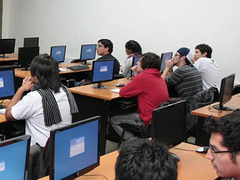 Tecnologías//Universidad Mayor implementa desarrollos tecnológicos para mejorar la conectividad de sus campus