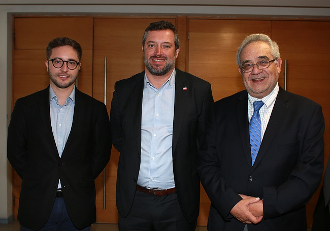 Encuentro// Escuela de Negocios inauguró ciclo con conferencia sobre el fomento del emprendimiento en Chile