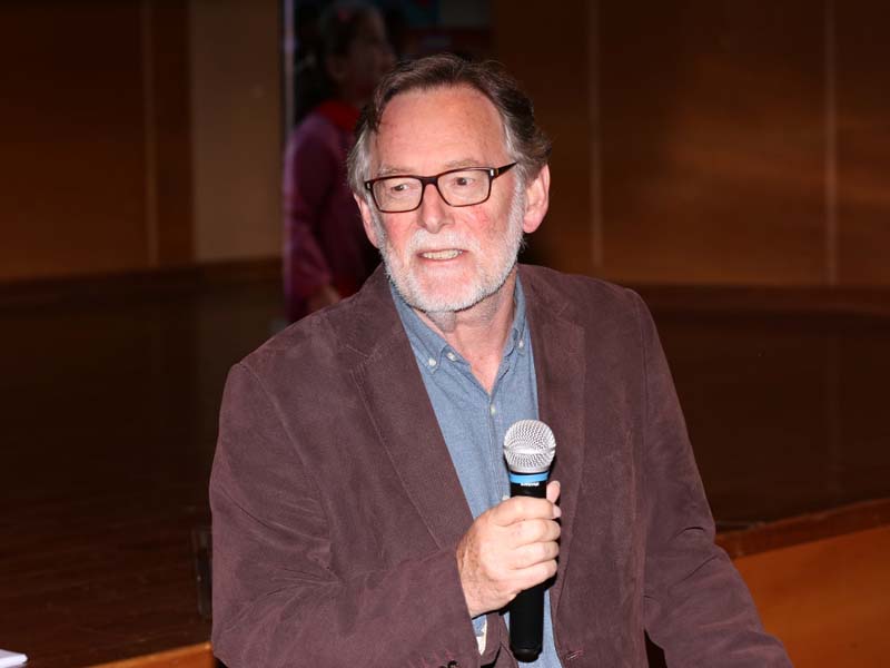 Idiomas// ¿Cómo pensar en otro idioma? Núcleo de Inglés organizó charla con académico británico Jeremy Harmer
