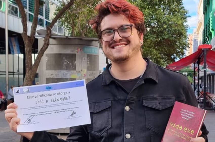 Alumno del Doctorado en Genómica Integrativa ganó premio al mejor póster en congreso de Bioinformática