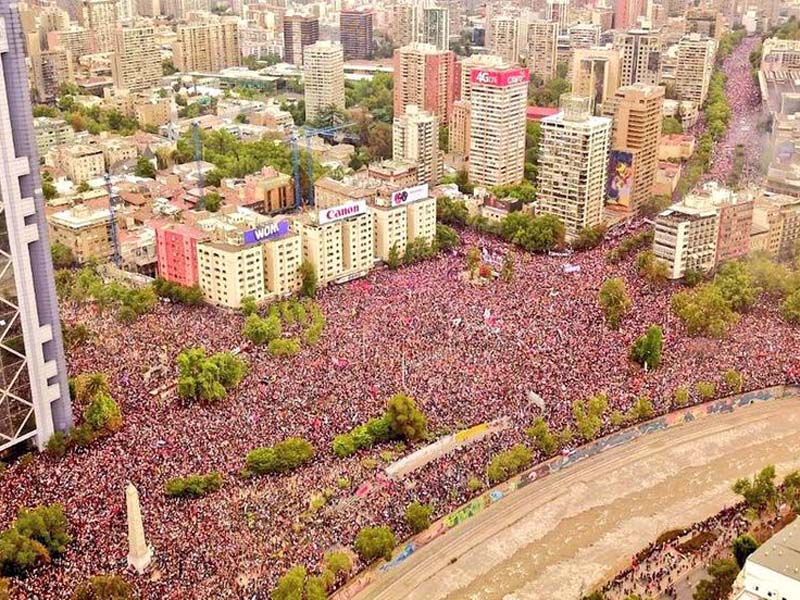 Movilizaciones// Estudio de académico U. Mayor mostró los sentimientos que afloran con las marchas y saqueos