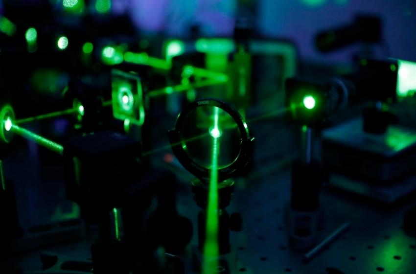 Investigador U. Mayor desarrolló un nuevo método para medir la masa de objetos microscópicos