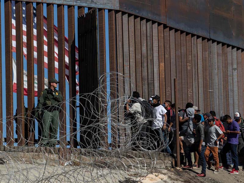 Periodismo// Celeste González, la reportera que cubrió 15 años la frontera EE.UU.-México, visitó la U. Mayor para hablar sobre migración