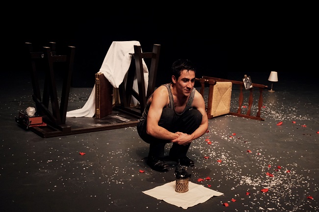 Teatro// “Gravedad”, la obra que nos enfrenta a la historia de los chilenos exiliados en Suecia, será estrenada en Chile