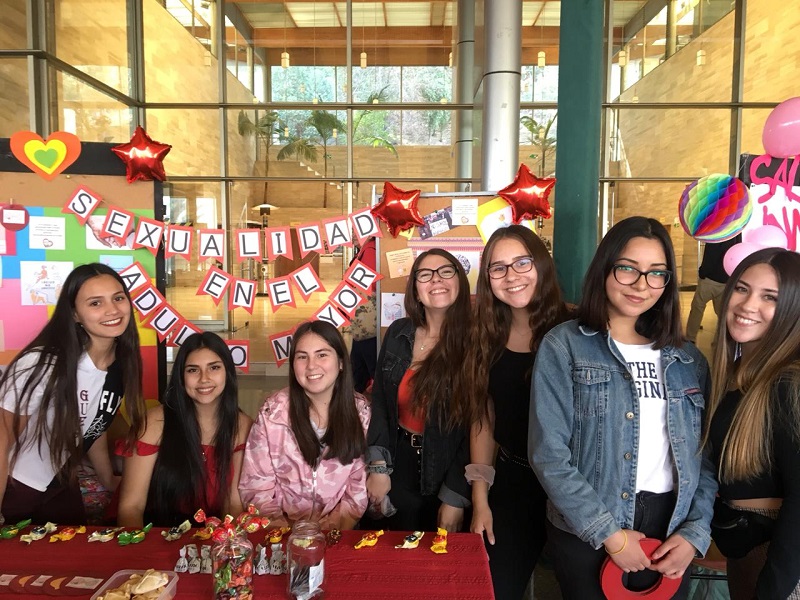 Obstetricia// Estudiantes de Obstetricia participaron en Feria Informativa sobre temas de interés en el área de la Salud