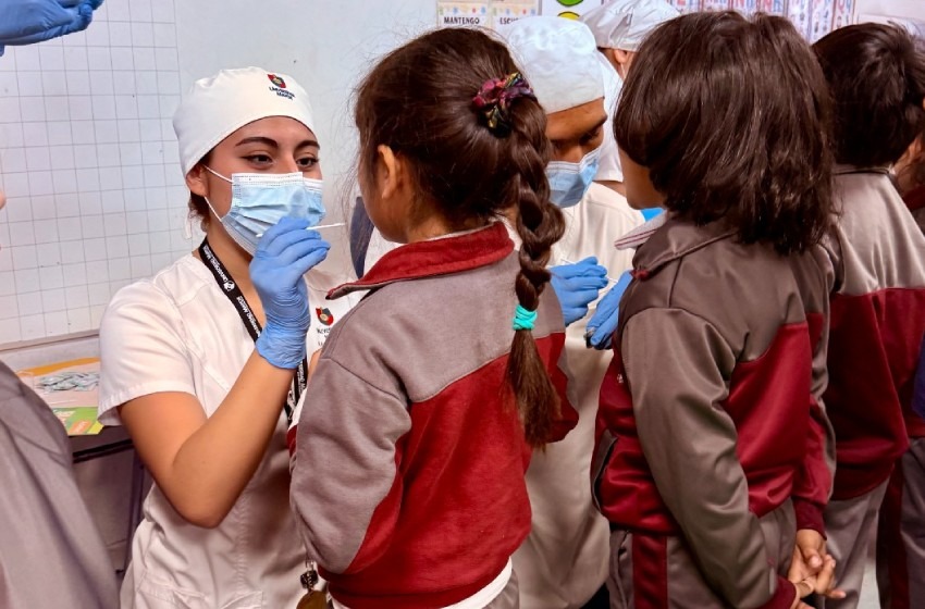 Con 480 atenciones odontológicas UM celebró diez años “Sembrando Sonrisas” en Quinta Normal
