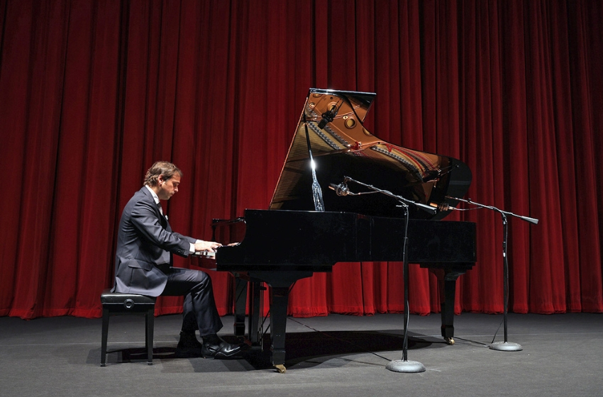 Pianista Orlando Alonso se presentó en la Temporada Internacional U. Mayor