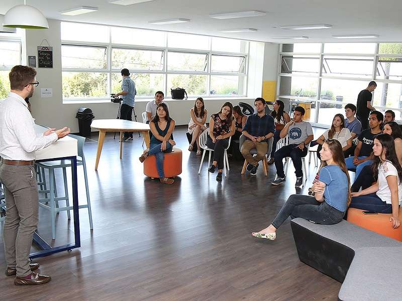 Ciencia//Doce estudiantes serán parte de inédito Programa de Pasantías de Investigación de la U. Mayor