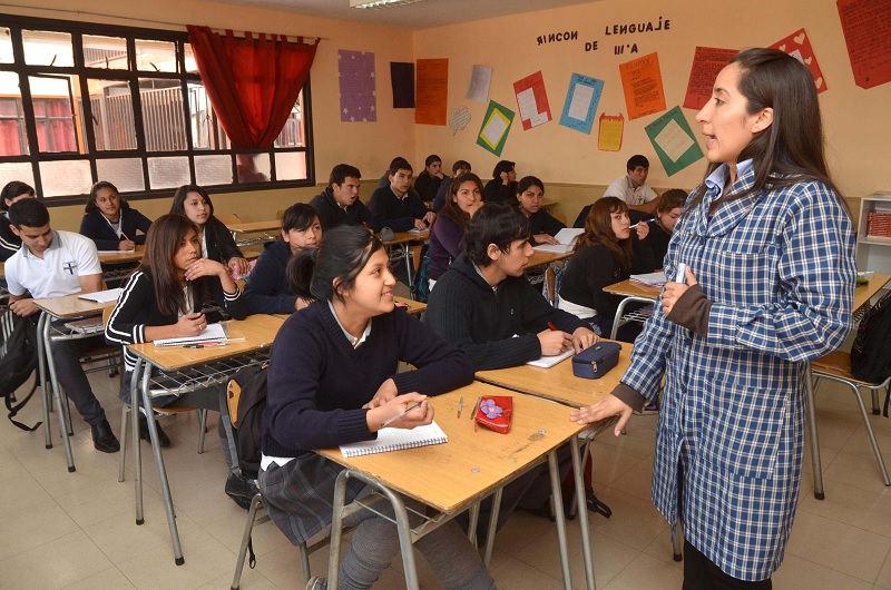 Inglés// Chile sube en ranking internacional que mide el nivel de inglés: ¿Cómo se logró este ascenso?