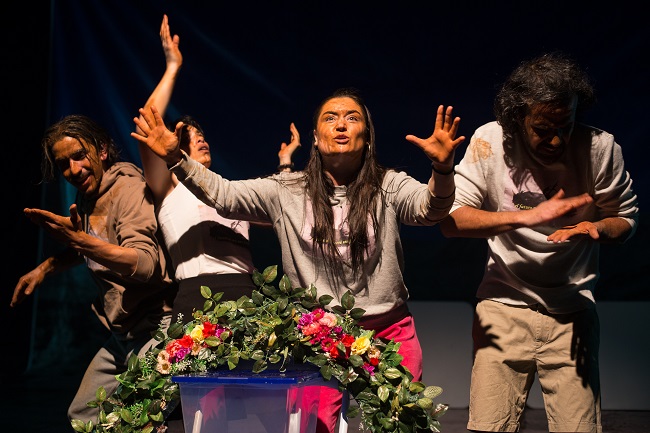 Teatro// ¿Votarías por terminar con la democracia? Obra “Representar” trae la crisis del sistema político a la Sala de Teatro U. Mayor