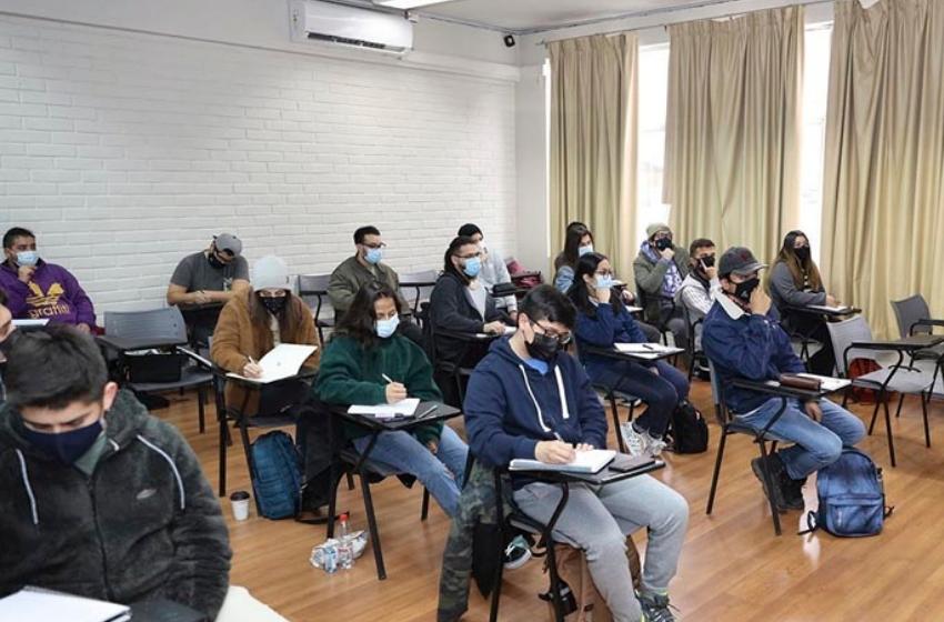Fundación Luksic Scholar selecciona a académico U. Mayor para participar en seminario pedagógico en Francia