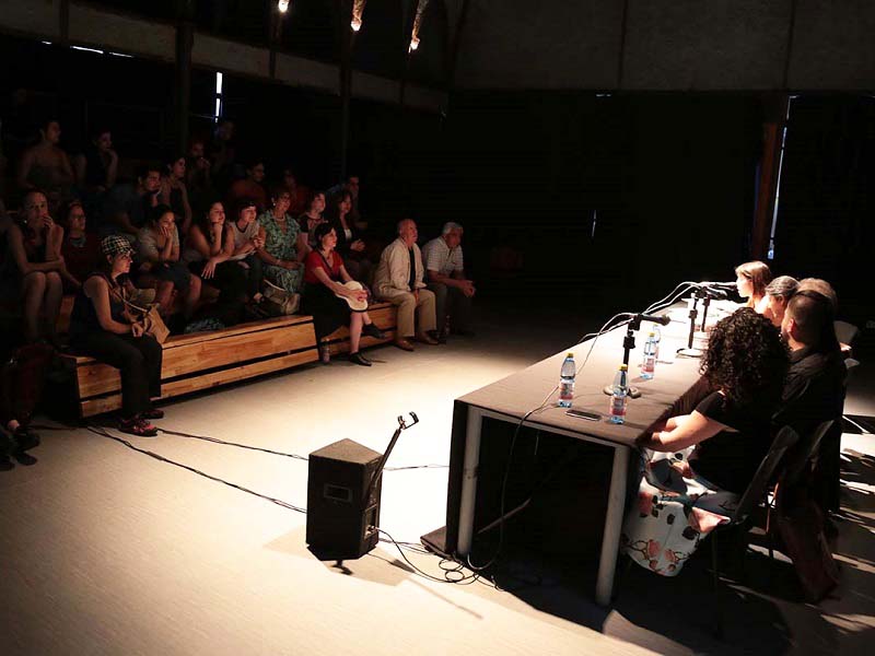 Encuentro//Foro de la Universidad Mayor abordó la importancia de preservar la memoria teatral