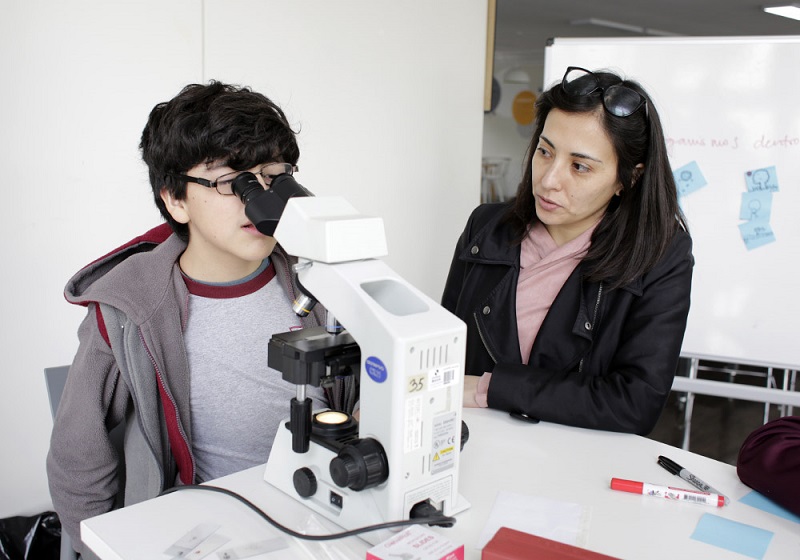 Visita // Escolares visitaron el campus Huechuraba para conocer el trabajo de los investigadores U. Mayor