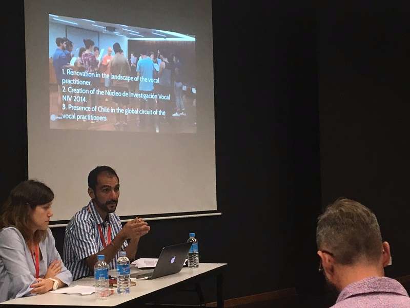 ASIA//Académico U. Mayor expone en conferencia en Singapur sobre los estudios de la voz