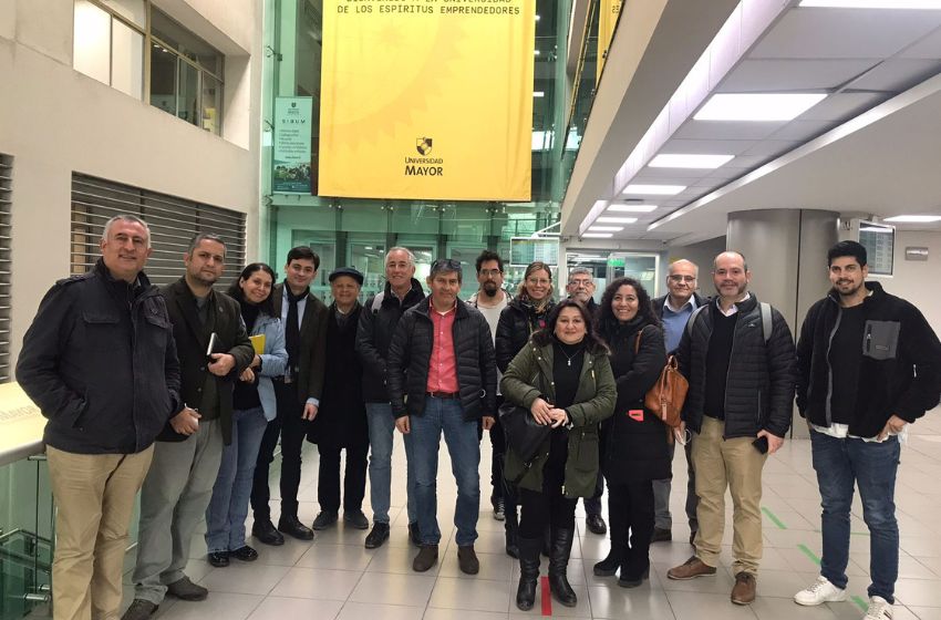 Miembros de la asociación AIE conocieron los laboratorios de Ingeniería en Manuel Montt
